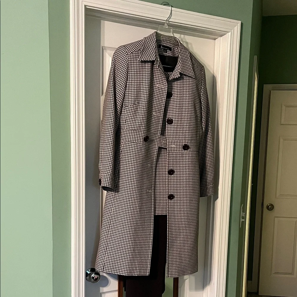 Stylish Houndstooth Coat, Skirt, and Pant Suit (3 Pieces), Size 8 - Picture 1 of 13